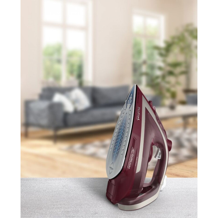 Праска Tefal Ultragliss Plus, 2800Вт, 270мл, паровий удар -260гр, постійна пара - 50гр, керам. підошва, бордовий