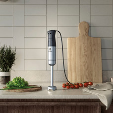 Блендер Electrolux заглибний 1000Вт, 4в1, чаша-700мл, чопер, насадка для пюре, чорний-метал