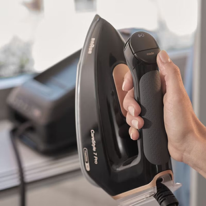 Прасувальна система Braun CareStyle 7 Pro, 2700Вт, 2000мл, паровий удар -650гр, нерж. сталь, чорний