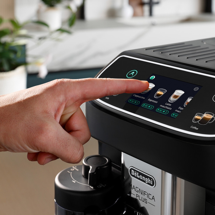 Кавомашина Delonghi Magnifica Plus, 1.8л, зерно+мелена, автомат.капуч, дисплей, авторецептів -15, чорний